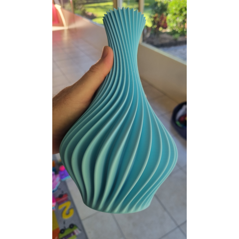 Jarrón Iridiscente Espiral 3D